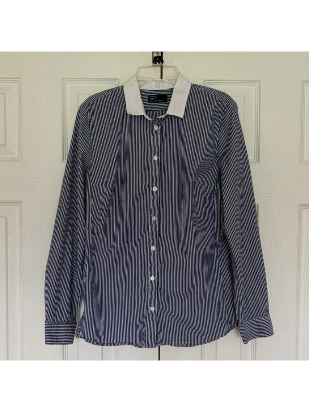 GAP Women’s Size 4 Blue White Stripe Button Long Sleeve Shirt